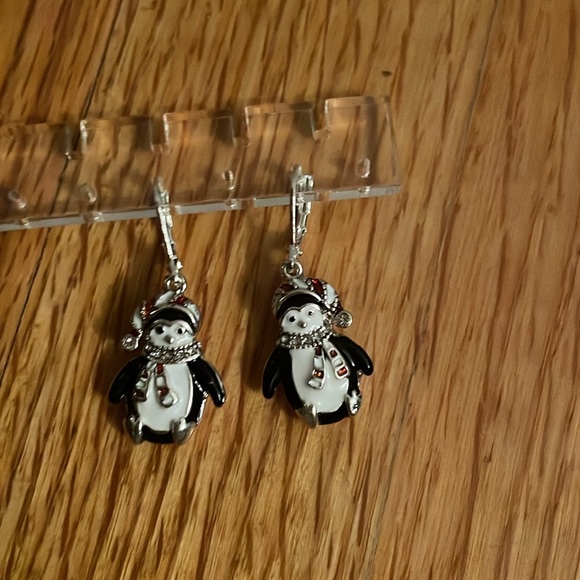 Napier holiday penguin drop earrings. Perfect for winter or holiday - Picture 5 of 17